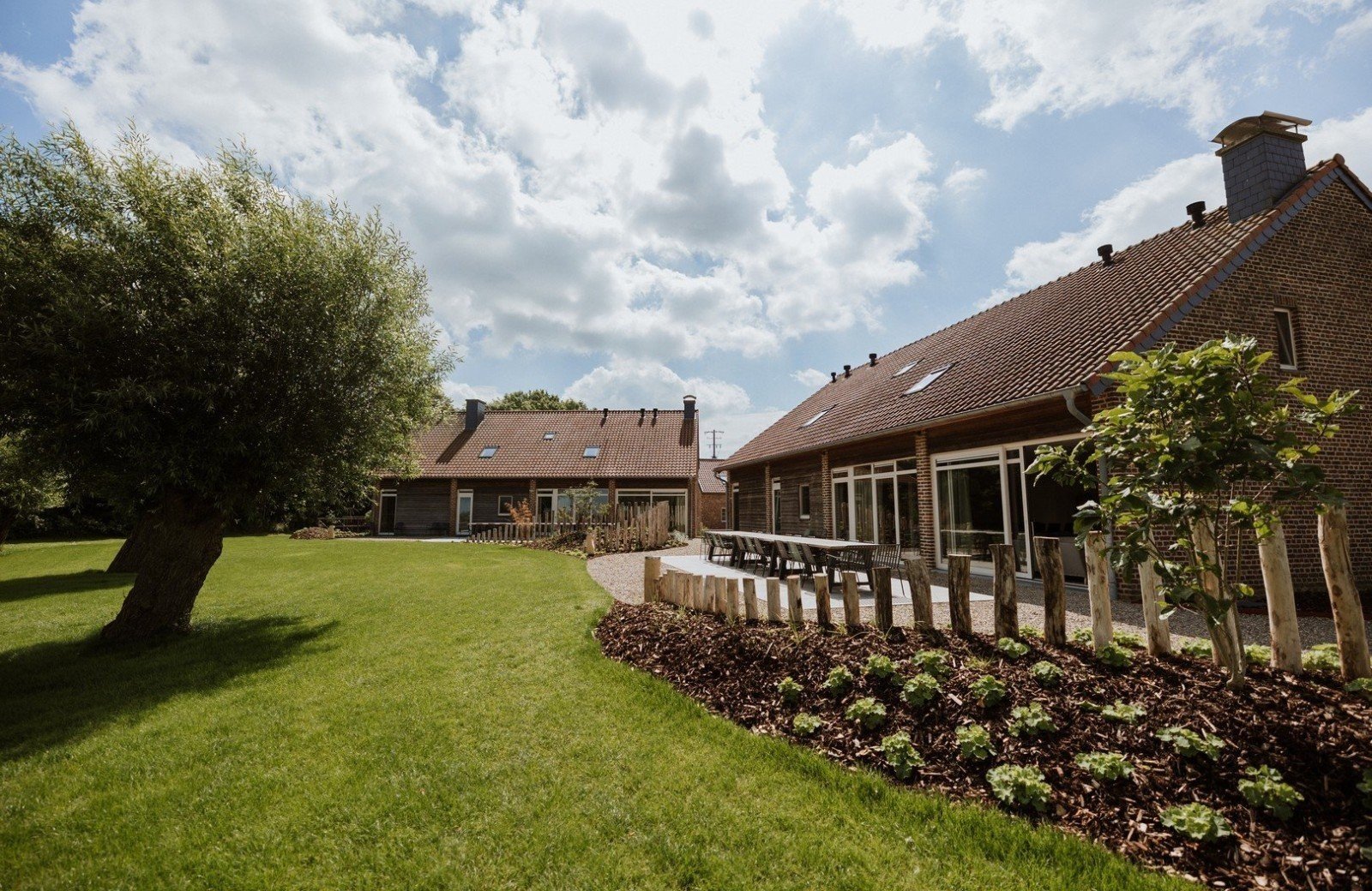 Hof van ulvend landhuis met tuin en terras 26 personen 1c 12